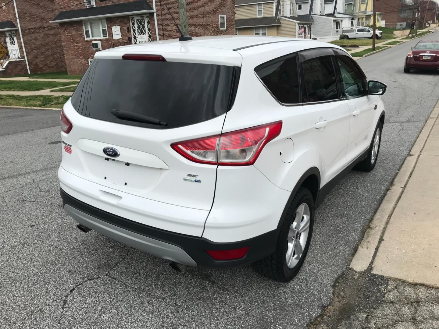 2015 White /Gray Ford Escape SE (1FMCU9G96FU) with an 2.0 engine, Automatic transmission, located at 577 Chester Pike, Prospect Park, PA, 19076, (610) 237-1015, 39.886154, -75.302338 - Photo#4